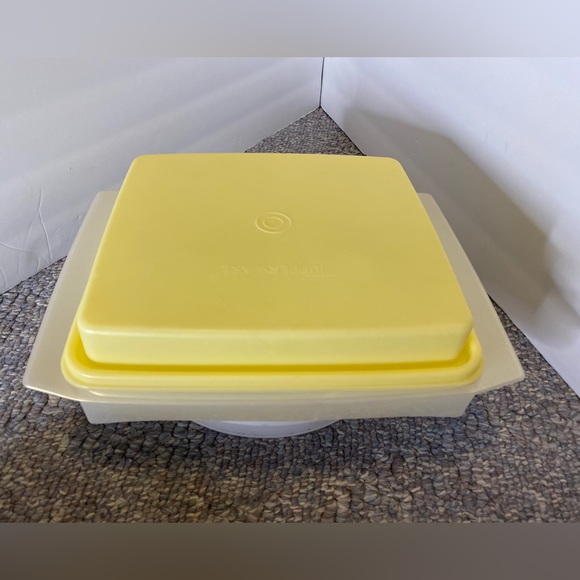 Vintage Tupperware 723 4 Piece Vibrant Harvest Gold Deviled Egg Keeper Carrier - Picture 2 of 4